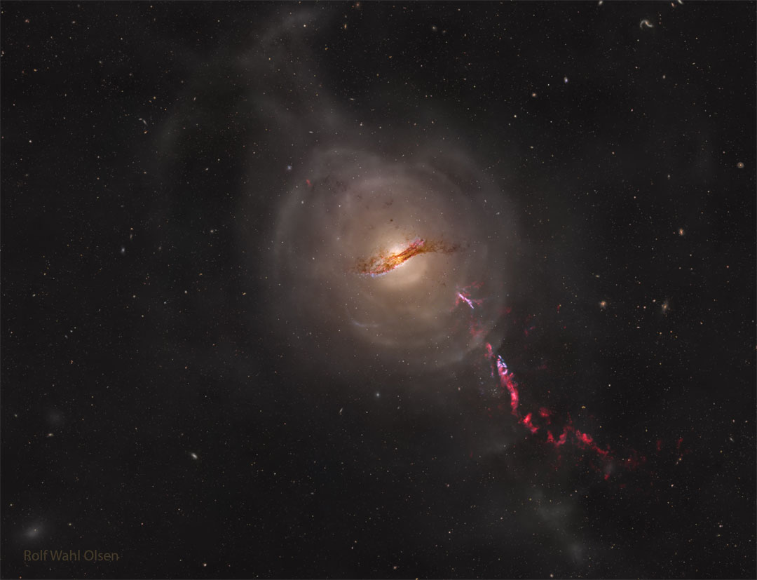 A galaxy is seen in the center of the image. Faint shells are 
seen around it. A red-colored jet is seen emanating from the galaxy 
toward the lower right. 
Please see the explanation for more detailed information.